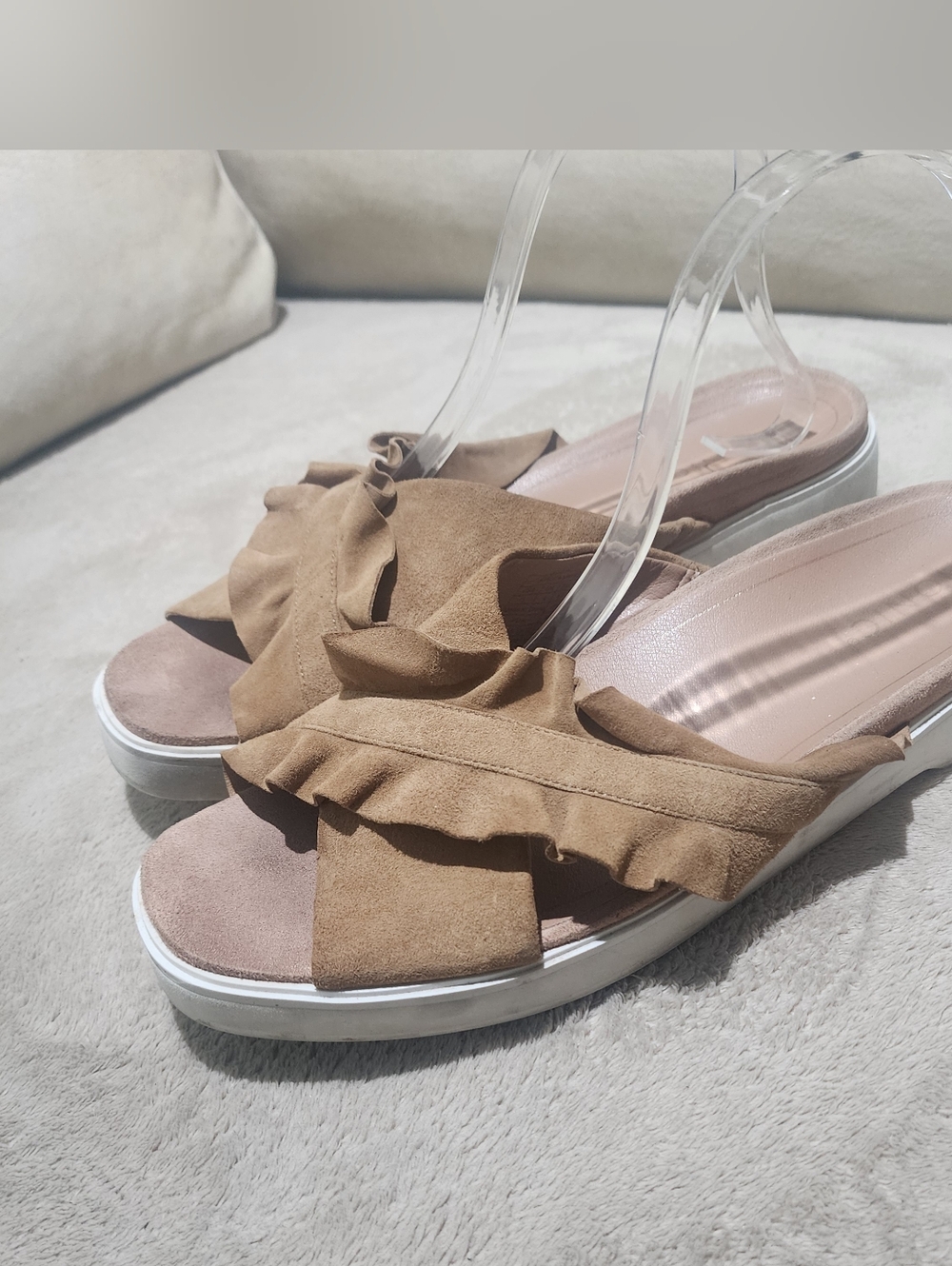 Vionic Women's Tan Ruffle Slide Mule